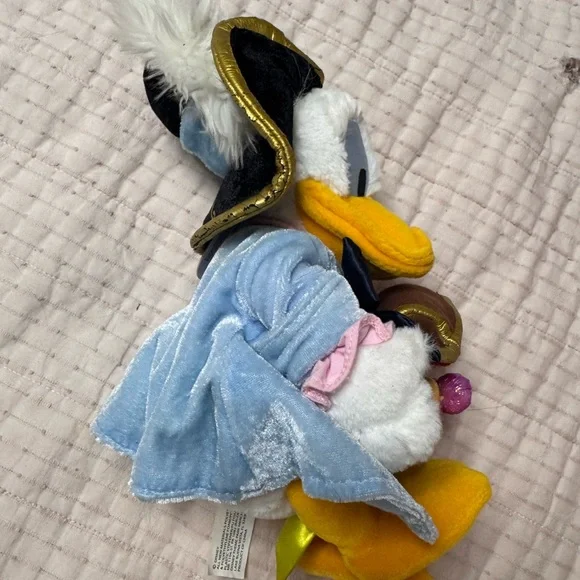 Disnet Theme Parks DONALD DUCK PIRATES of the CARIBBEAN 9" Sitting Pirate Plush - Picture 4 of 7